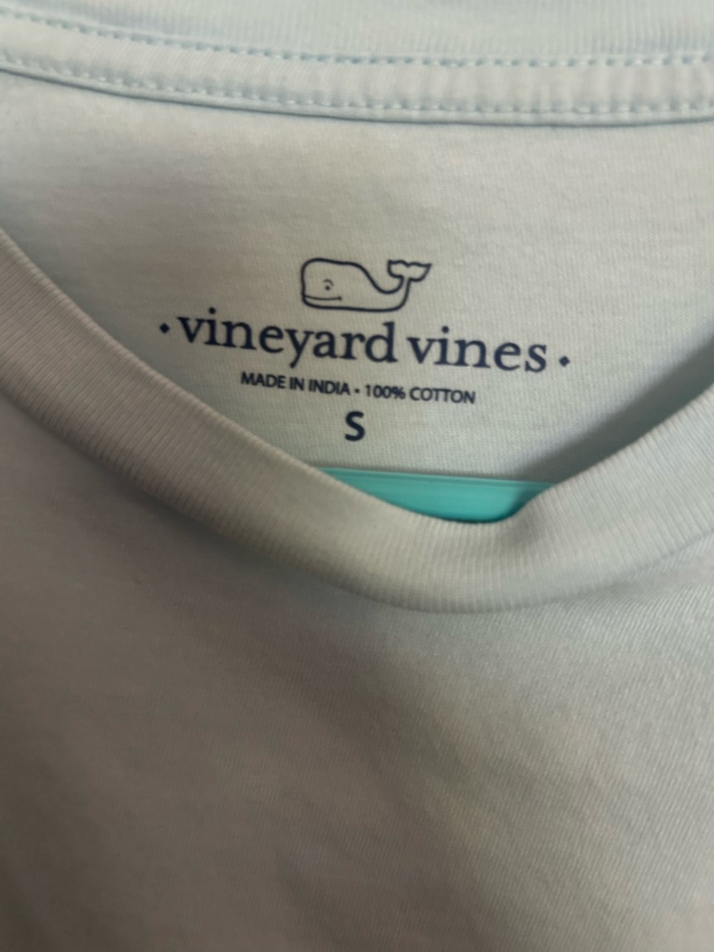 Vineyard Vines Tee with Chick Magnet graphic Whale design. Adult small. LN - Picture 3 of 5